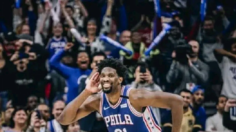 雄鹿横扫马刺，恩比德送出助攻