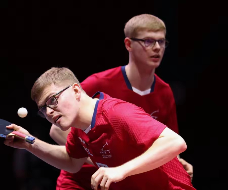 德国乒乓球队横扫波兰乒乓球队，奥恰洛夫完成帽子戏法