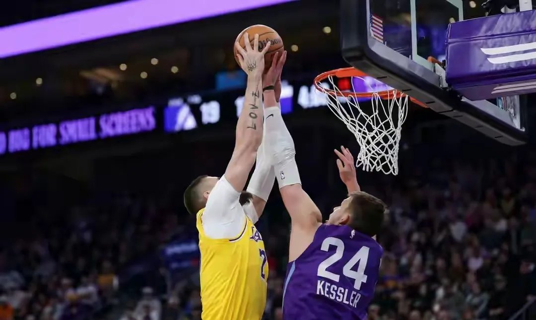 希腊男篮鏖战湖人B队，克莱制霸全场