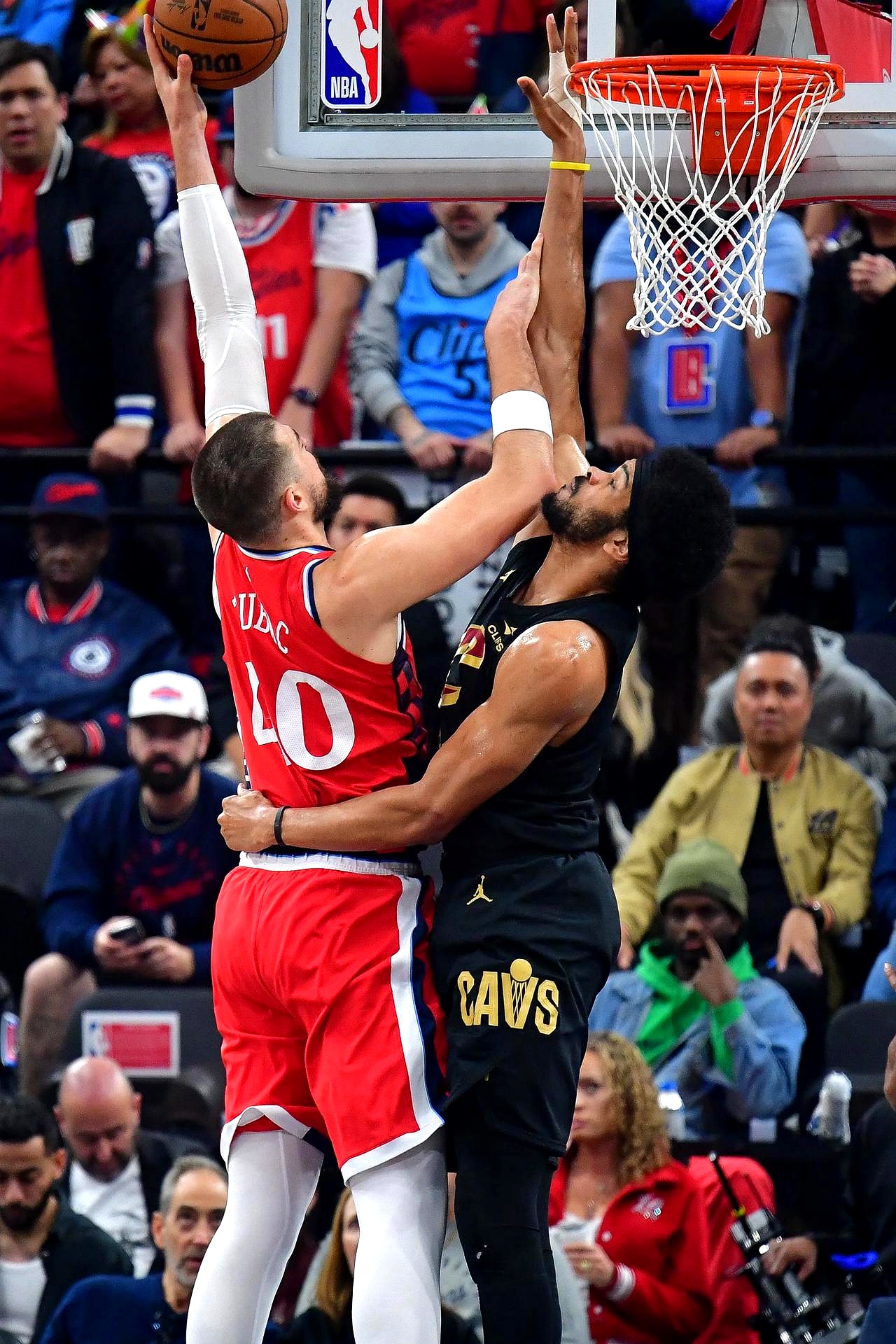 快船横扫吉林队,米切尔扛起全队 快船横扫吉林队,米切尔扛起全队