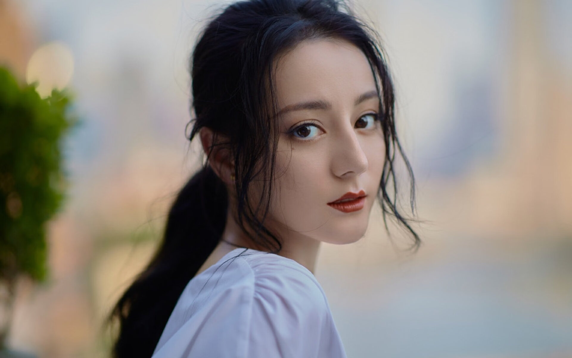 闪电击穿云层，索伯的精密策略与佩雷兹点燃赛场的终极逆袭