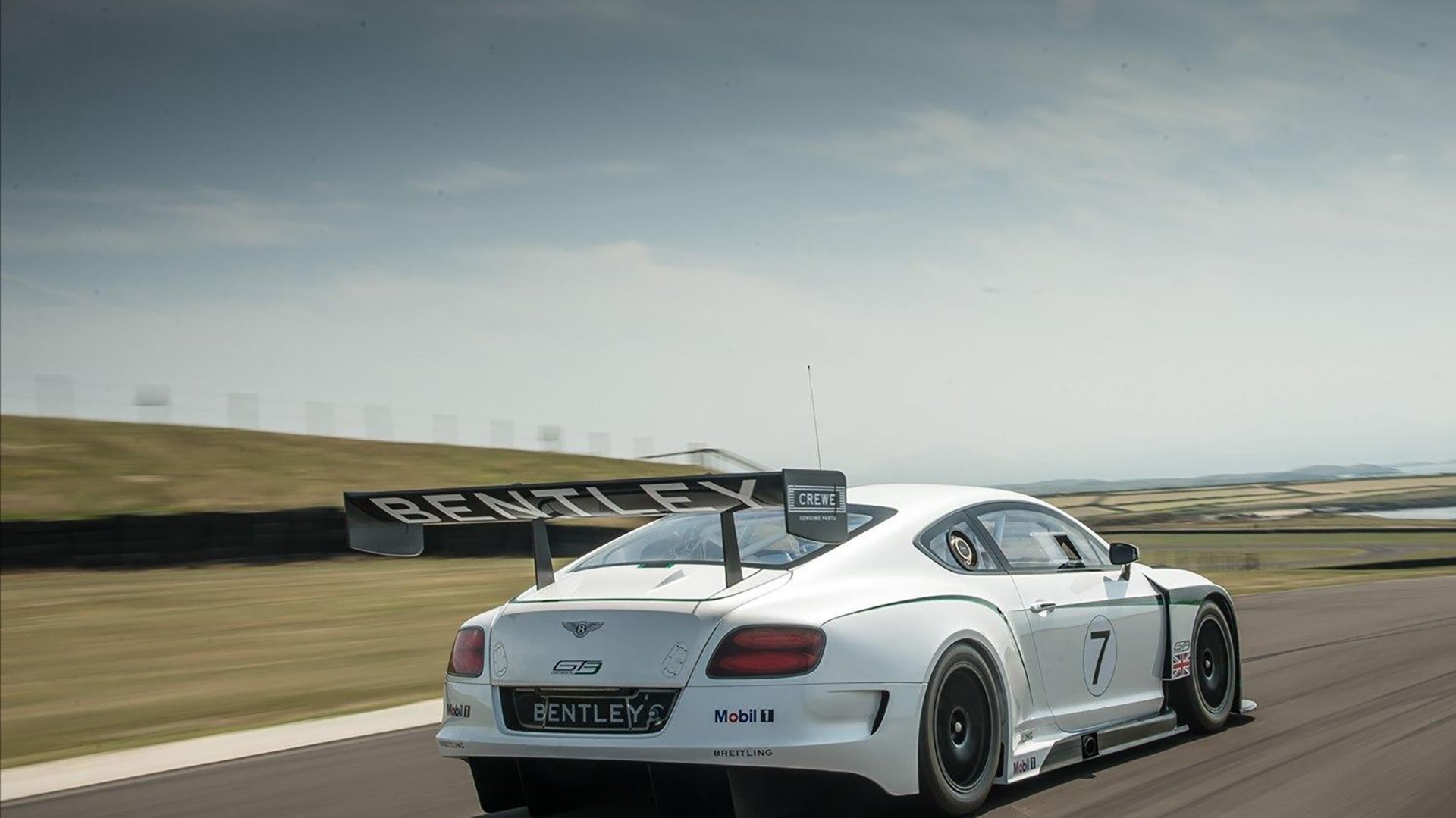 弑神者与幽灵，当塞维利亚的刀锋划过奥地利夜空